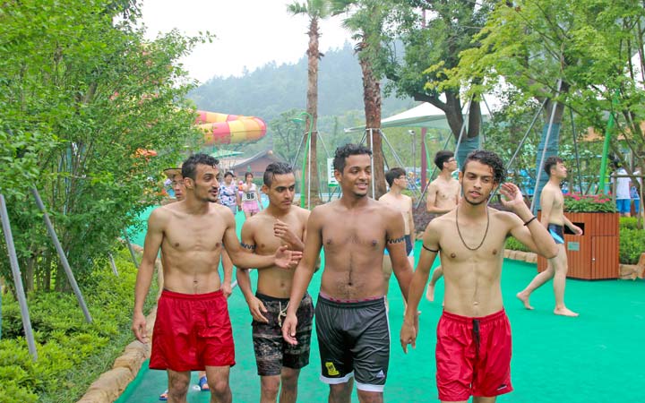 蘇州樂(lè)園森林水世界正式營(yíng)業(yè)首日接待游客近萬(wàn)人